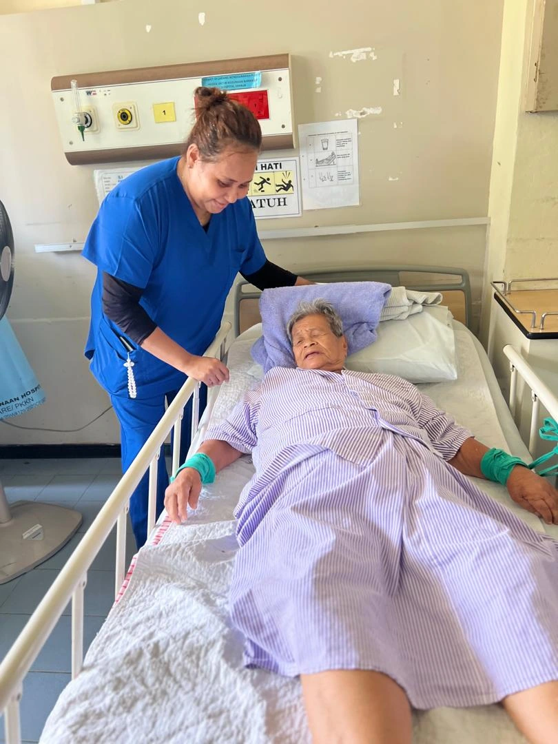 MCS staff member assisting an older person at the bedside